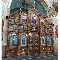 Oak iconostasis with hand carving and gilding