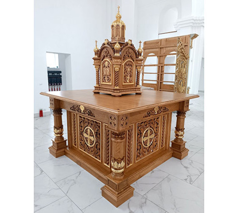 Throne with a cat