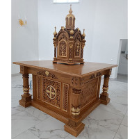 Throne with a cat