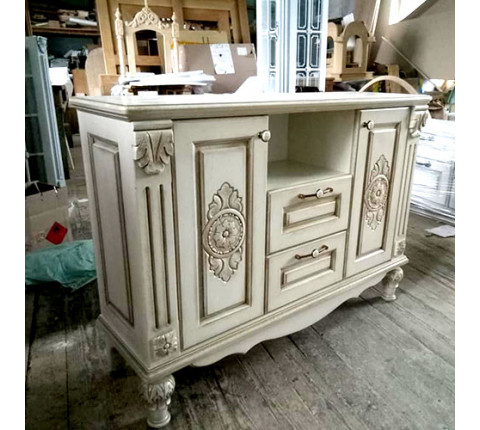 Chest of drawers for TV in Provence style