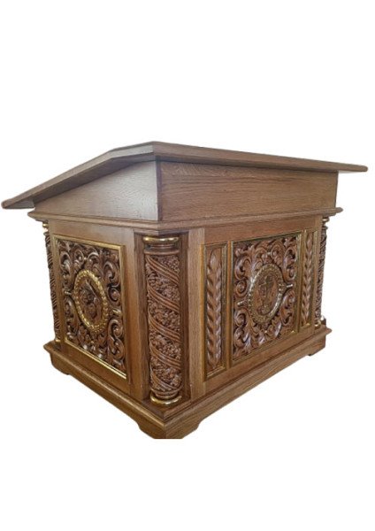 Oak tetrapod with gilding, size 130×90×85 cm