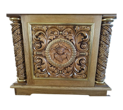 Oak tetrapod with gilding, size 130×90×85 cm