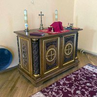 Set of a tetrapod and altar made of oak with gilding