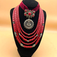 Ceramic necklace with a pendant