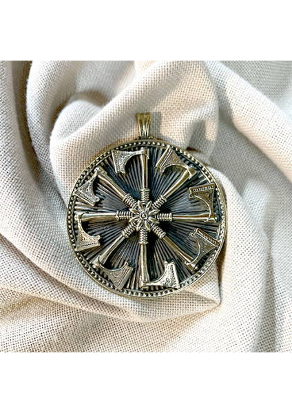Handmade "Arcana" pendant made of brass