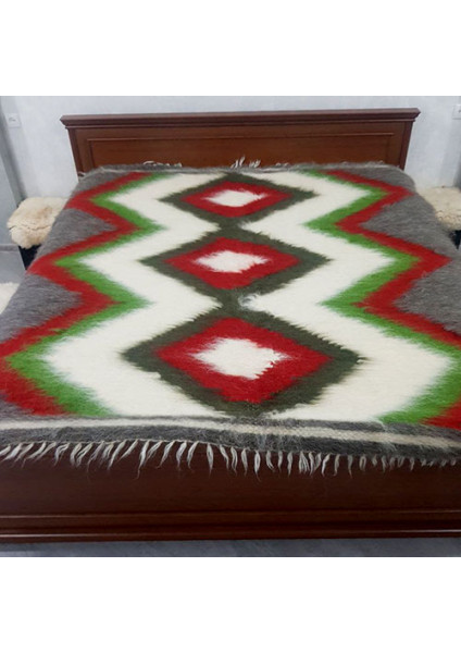 Hutsul hand-made blanket "Mahura"