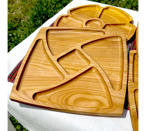 Square cherry wood serving dish "Fan"