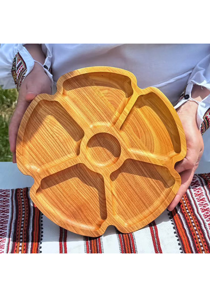 Serving dish "Flower" — round wooden plate