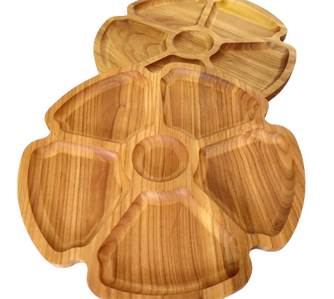 Serving dish "Flower" — round wooden plate