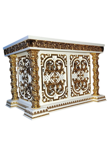 Great altar made of alder with gilding, ornate doors, and crosses