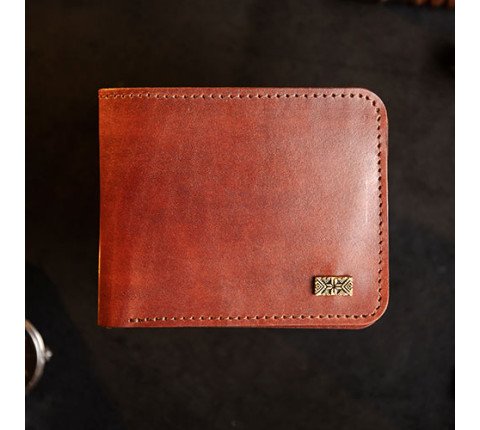 Light leather wallet with metal plate (brown)