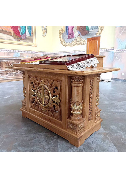 Handmade tetrapod made of oak or pear by the masters of Kosiv region