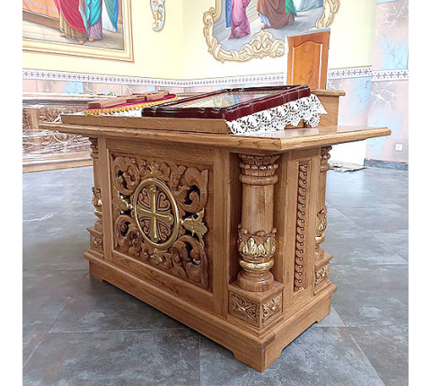Handmade tetrapod made of oak or pear by the masters of Kosiv region