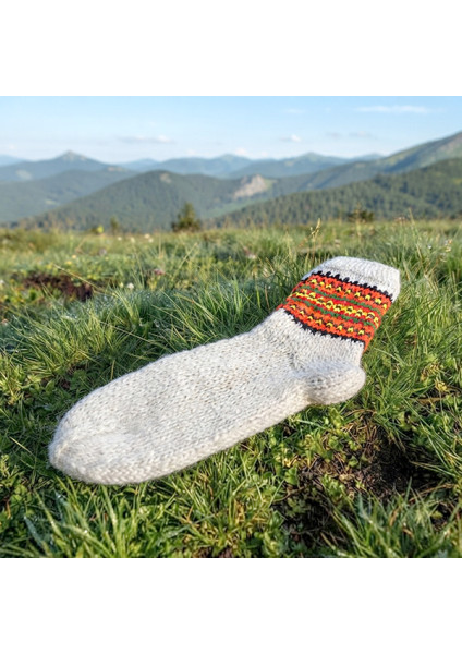 Hutsul socks made of acrylic and wool yarn
