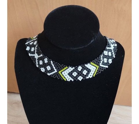 Beaded necklace of Lesya Ukrainka (black with white)