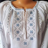 Women's shirt "Cornflower" with hand embroidery raglan