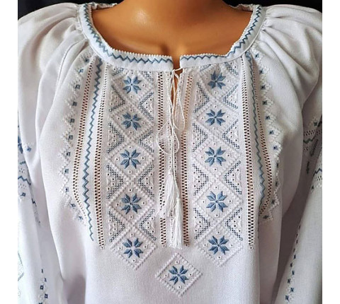 Women's shirt "Cornflower" with hand embroidery raglan