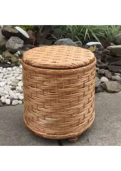 Stool made of wicker "Skhovanka"
