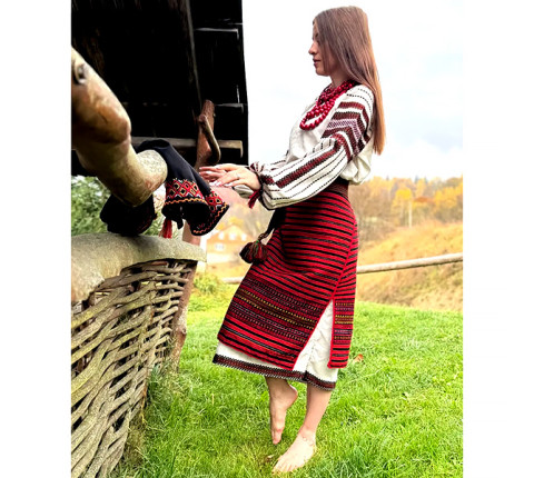 Hutsul women's spare "Horyanka" — woolen, hand-woven