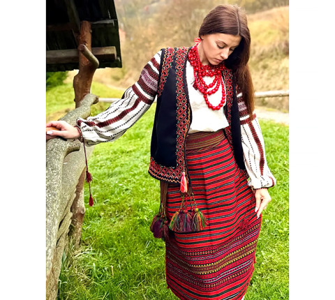 Hutsul women's spare "Horyanka" — woolen, hand-woven