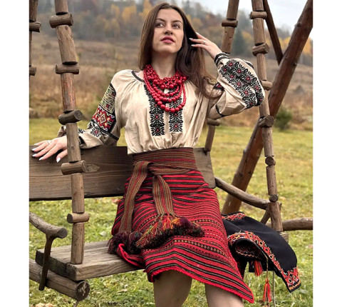 Hutsul women's spare "Horyanka" — woolen, hand-woven