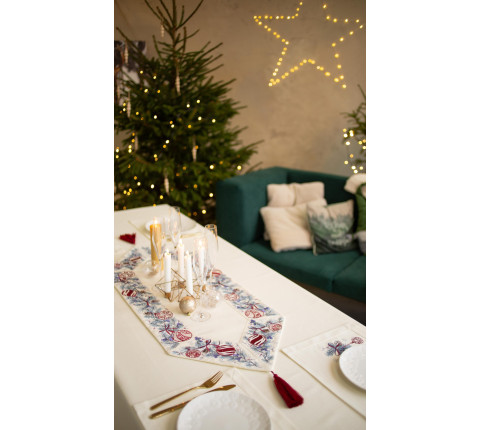 New Year runner "Winter Beauty" white