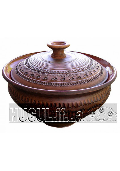 Makitra with a pattern and a lid