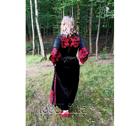 Вишита сукня «Весела»: оксамитовий гуцульський святковий стиль