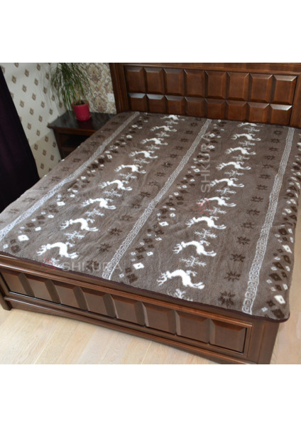 Blanket made of sheep wool by Oleny