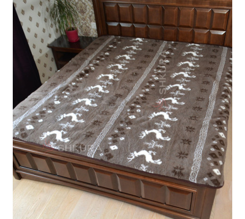 Blanket made of sheep wool by Oleny