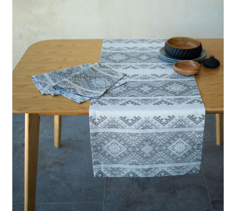 Embroidered Runner "Arabesque"