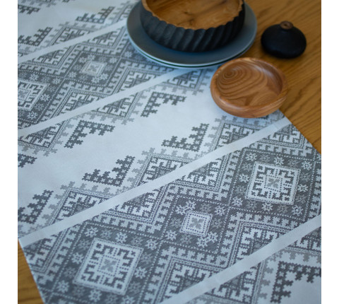Embroidered Runner "Arabesque"