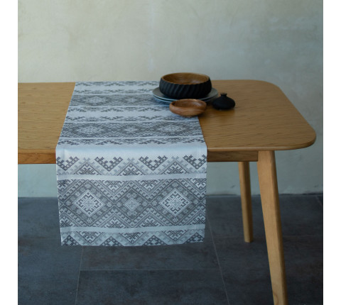 Embroidered Runner "Arabesque"