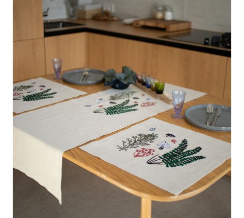 Runner with floral embroidery