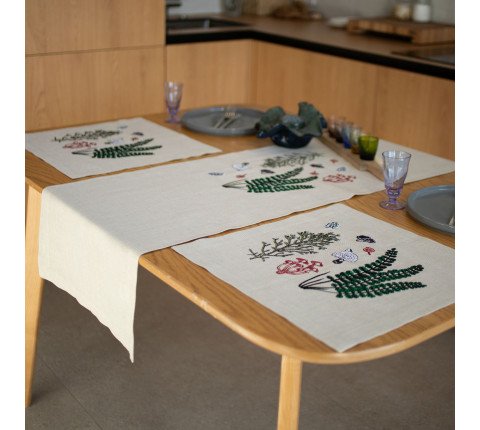 Runner with floral embroidery