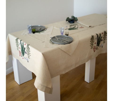 Tablecloth with floral embroidery