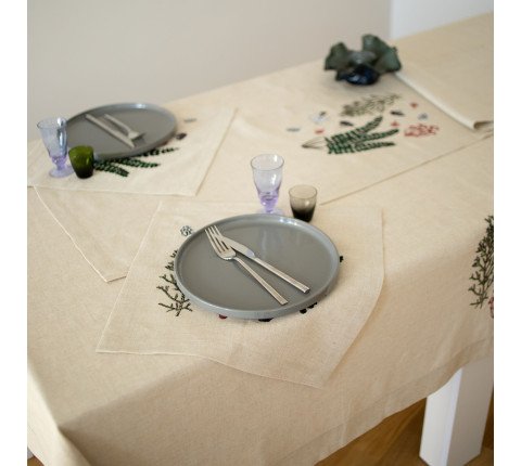 Tablecloth with floral embroidery